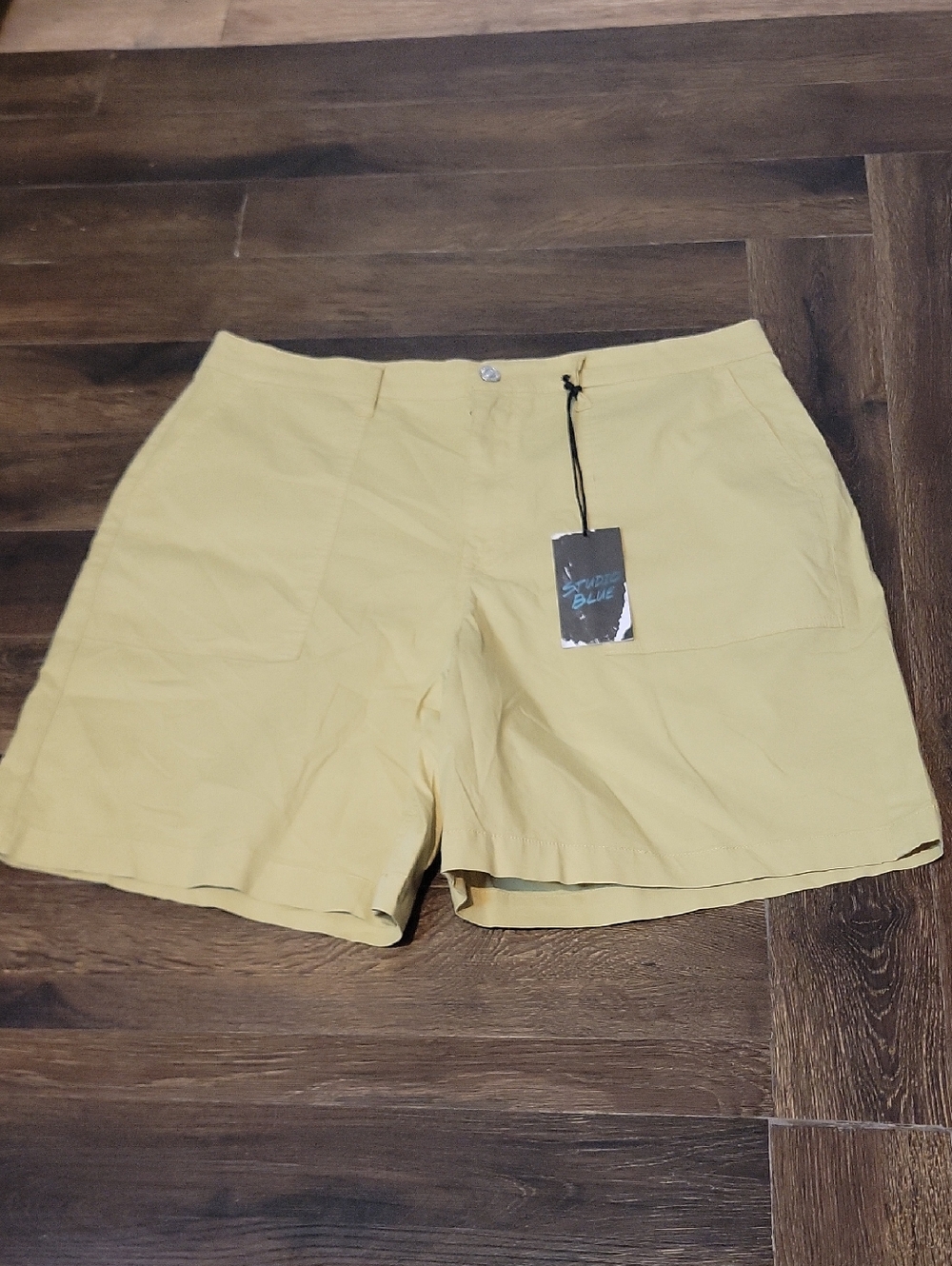 Studio Blue Leek Green Cargo Style Bermuda Shorts Size 16 - NWT - Picture 3 of 5